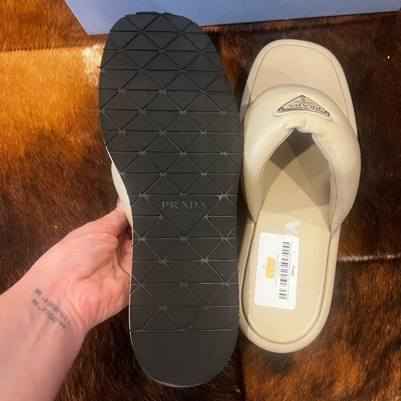 NWT Prada Beige Soft Padded Nappa Thong Wedge Sandals - Picture 7 of 8